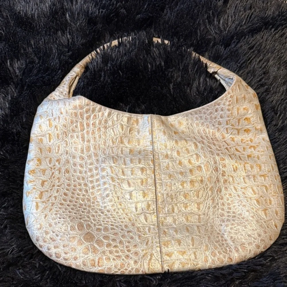 Chic Crocodile-Embossed Hobo Bag in Cream